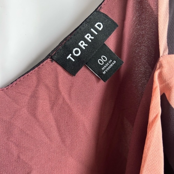 TORRID Sophie Chiffon Double Layer Swing Cami- Chevron Stripe/ Size 00 (10) - Picture 4 of 6